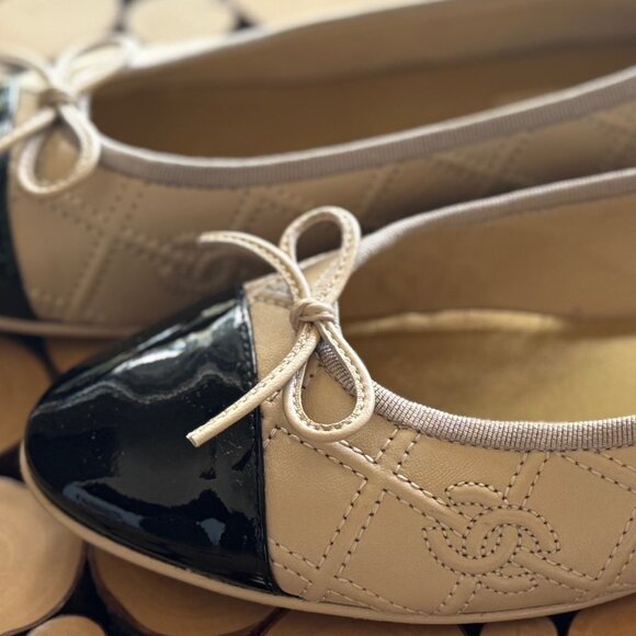 Chanel Interlocking CC Logo Lambskin Ballet Flats, Size: US 9.5 | FR 39.5 - Picture 2 of 3